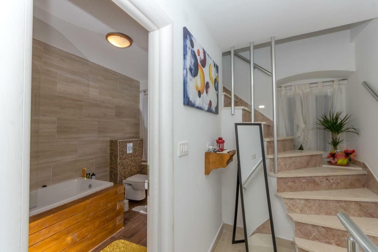 Villa Dalmatinska Kuca Blanka Kaštela Exterior foto